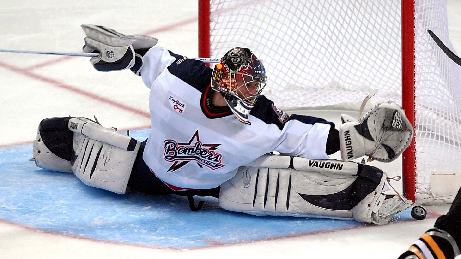 国乒连赢4场,16岁小将大比分狂轰引关注,国乒男子小将